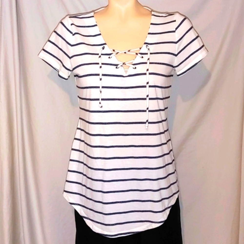 Sonoma cream and blue lace front tee shirt